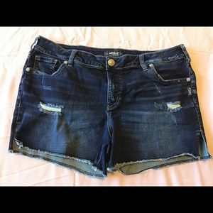 Silver Jean co Elyse shorts size 31